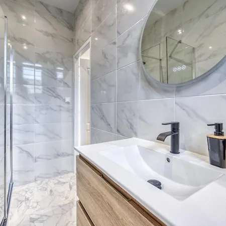 The Romantic Appartement Fontaine (Rhone-Alps)